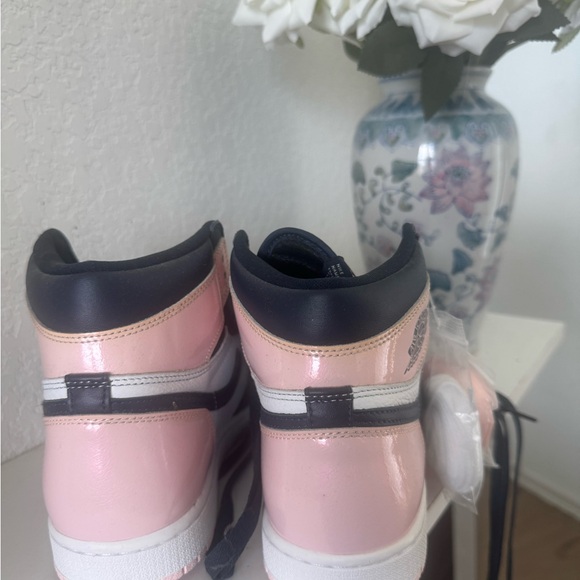 Women's Air Jordan 1 High "Bubble Gum" - Picture 4 of 10